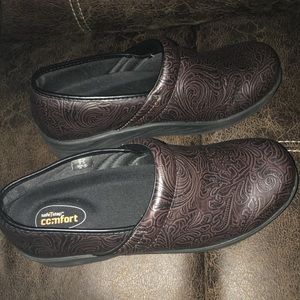Safe-T-Step Oil and Slip Resistant Clogs